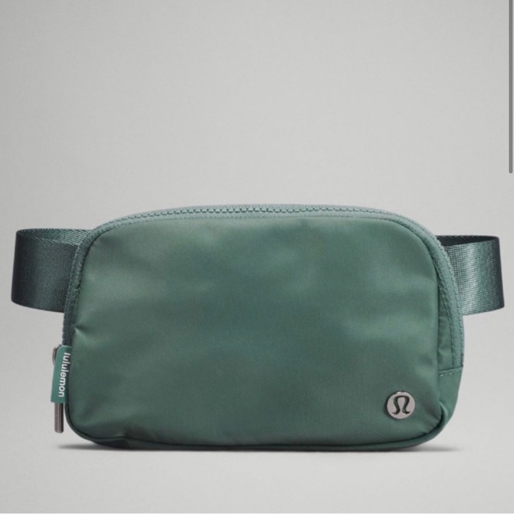NWT Lululemon Everywhere Belt Bag
(Tidewater Teal)
